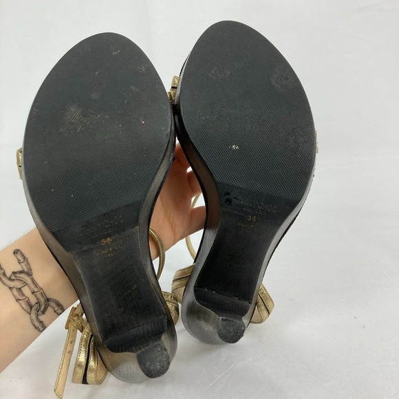 Jimmy Choo‎ Sandals Womens Sz 7.5 Black Gold Leather Strap Stiletto Heel Italy - Picture 6 of 10
